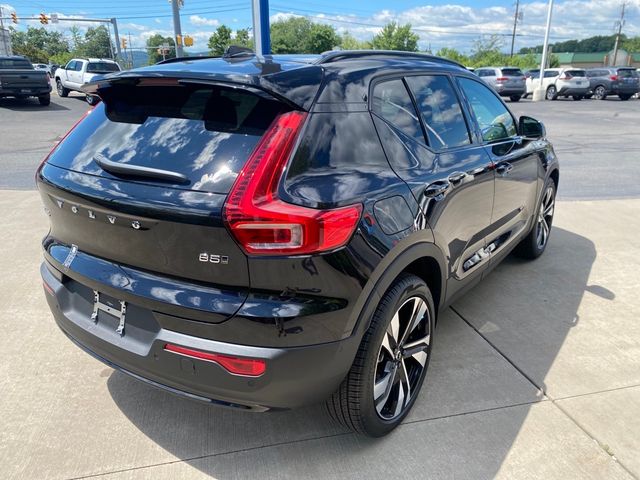 2025 Volvo XC40 Ultra Dark Theme