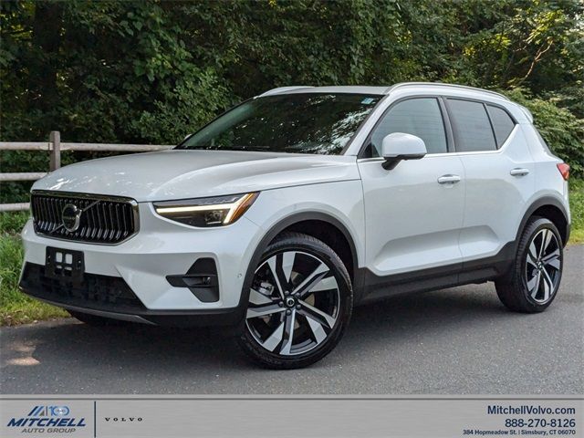 2025 Volvo XC40 Ultra Bright Theme