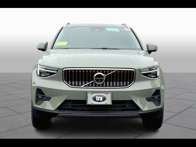 2025 Volvo XC40 Ultra Bright Theme