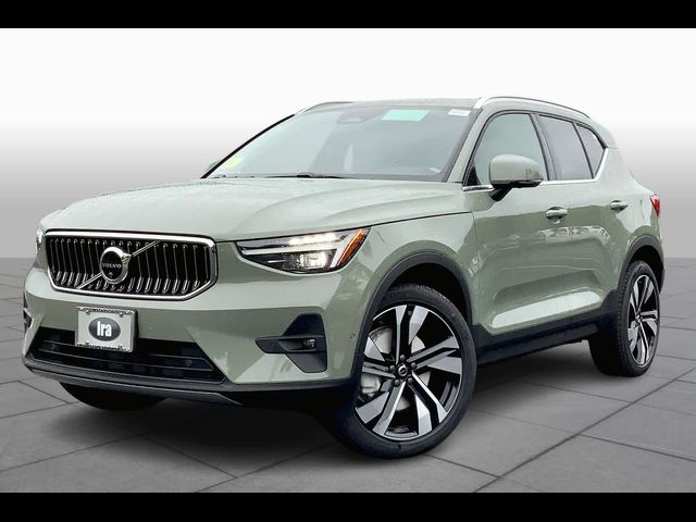 2025 Volvo XC40 Ultra Bright Theme