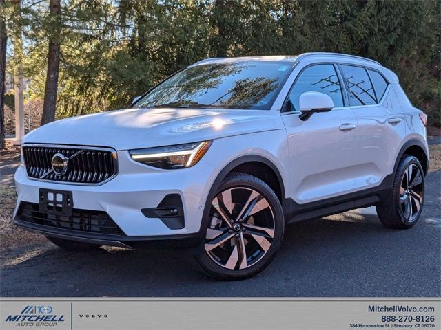 2025 Volvo XC40 Ultra Bright Theme