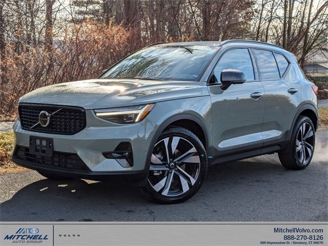 2025 Volvo XC40 Ultra Dark Theme