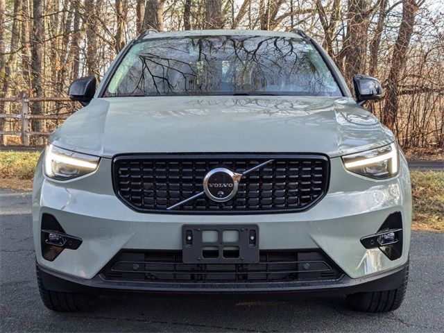 2025 Volvo XC40 Ultra Dark Theme