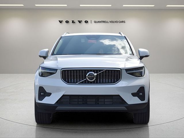 2025 Volvo XC40 Ultra Bright Theme