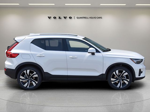 2025 Volvo XC40 Ultra Bright Theme