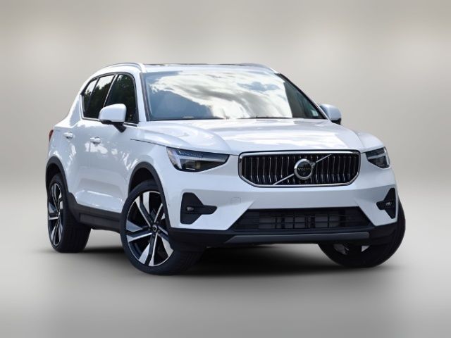 2025 Volvo XC40 Ultra Bright Theme