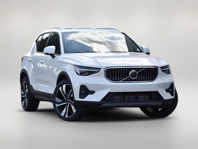 2025 Volvo XC40 Ultra Bright Theme