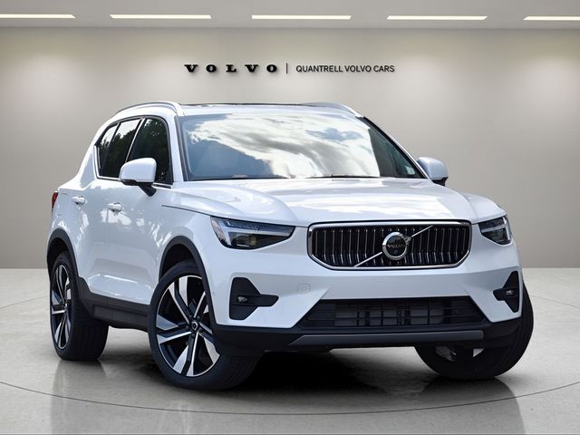 2025 Volvo XC40 Ultra Bright Theme