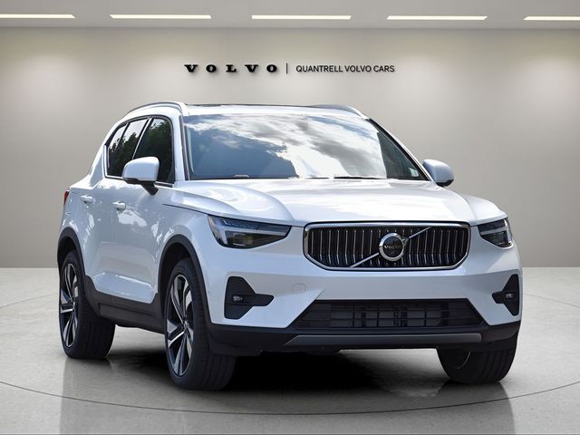 2025 Volvo XC40 Ultra Bright Theme