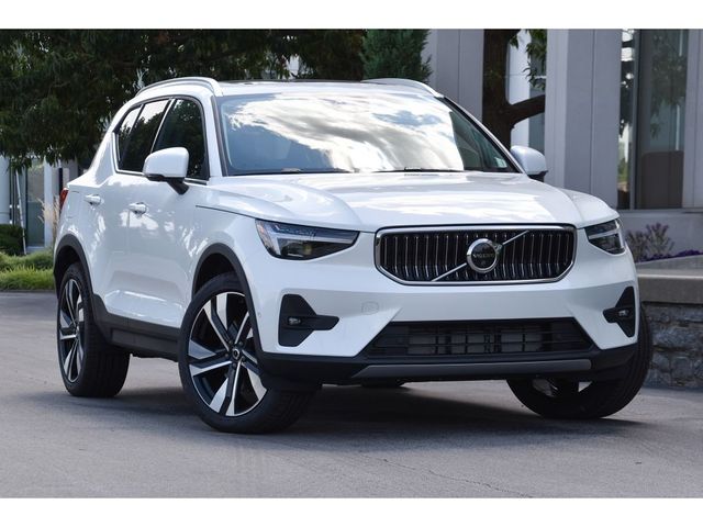 2025 Volvo XC40 Ultra Bright Theme