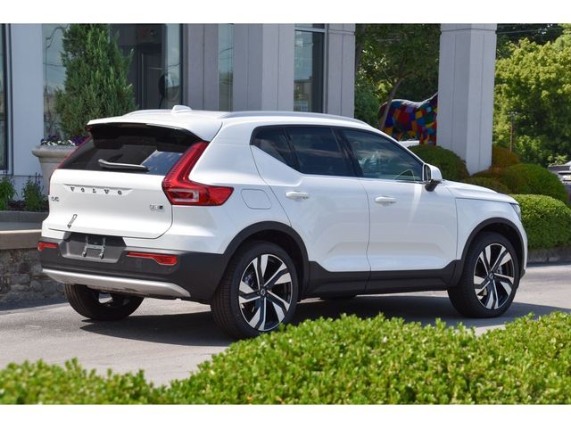 2025 Volvo XC40 Ultra Bright Theme