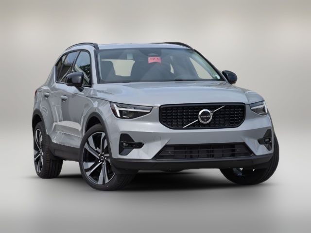 2025 Volvo XC40 Ultra Dark Theme