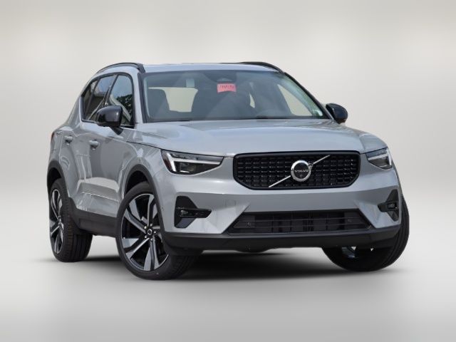 2025 Volvo XC40 Ultra Dark Theme