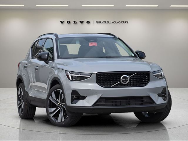 2025 Volvo XC40 Ultra Dark Theme