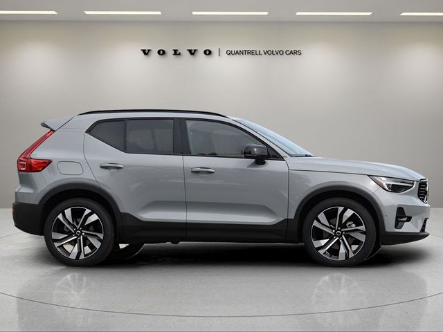 2025 Volvo XC40 Ultra Dark Theme