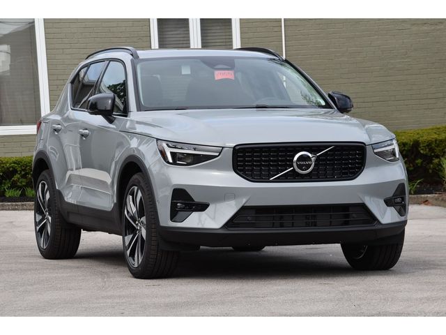 2025 Volvo XC40 Ultra Dark Theme