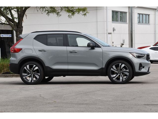 2025 Volvo XC40 Ultra Dark Theme