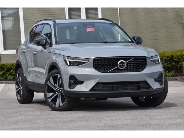 2025 Volvo XC40 Ultra Dark Theme