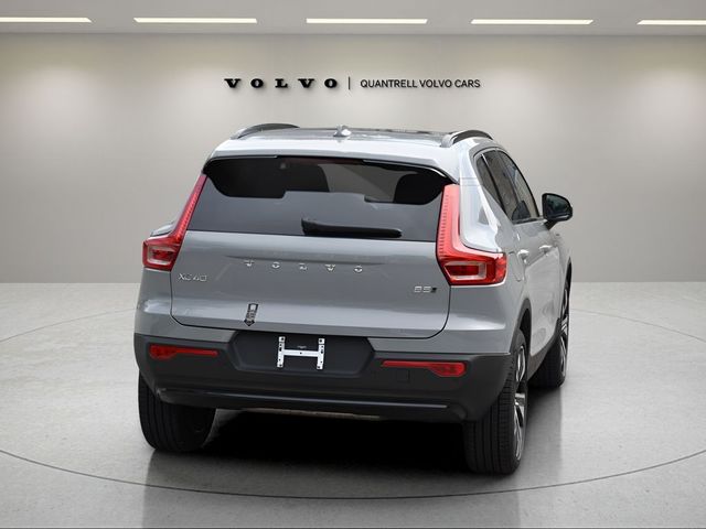 2025 Volvo XC40 Ultra Dark Theme