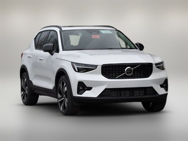 2025 Volvo XC40 Ultra Dark Theme