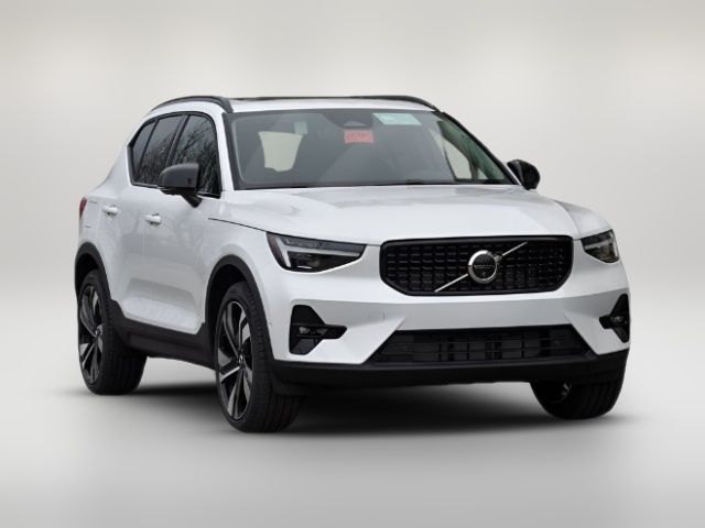 2025 Volvo XC40 Ultra Dark Theme