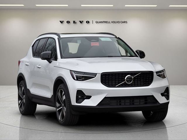 2025 Volvo XC40 Ultra Dark Theme