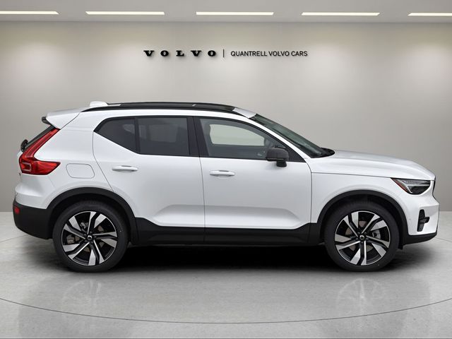 2025 Volvo XC40 Ultra Dark Theme