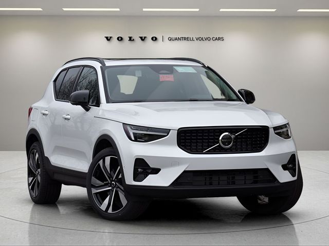 2025 Volvo XC40 Ultra Dark Theme