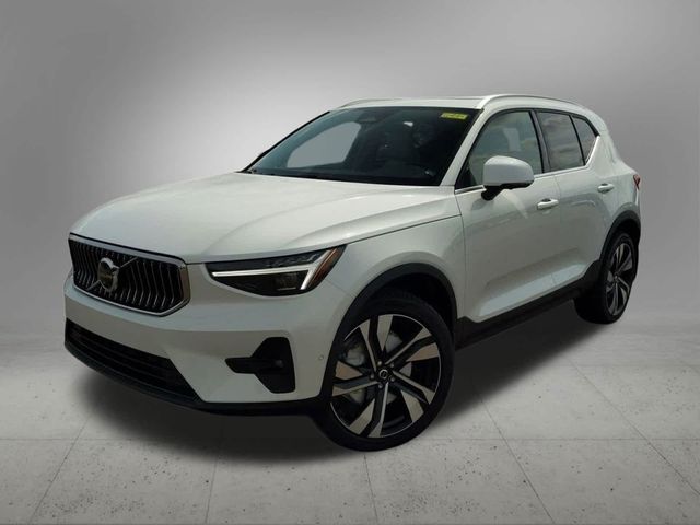 2025 Volvo XC40 Ultra Bright Theme