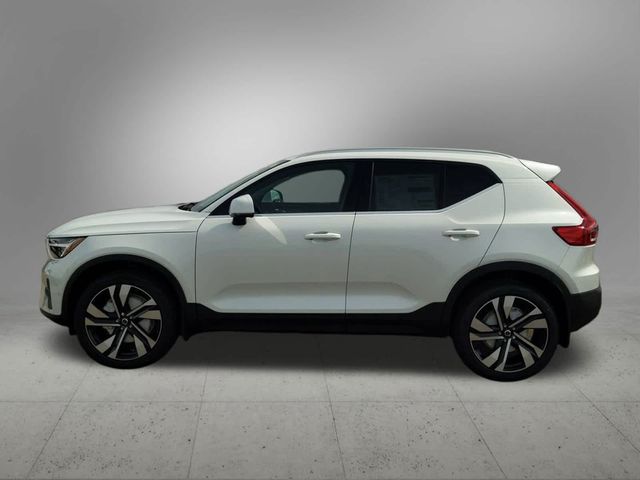 2025 Volvo XC40 Ultra Bright Theme