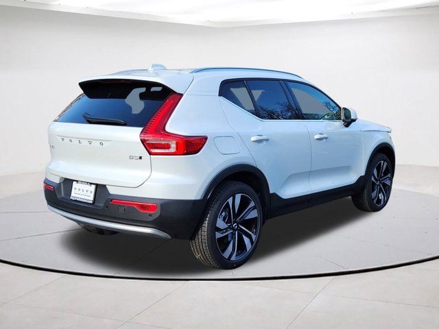 2025 Volvo XC40 Ultra Bright Theme