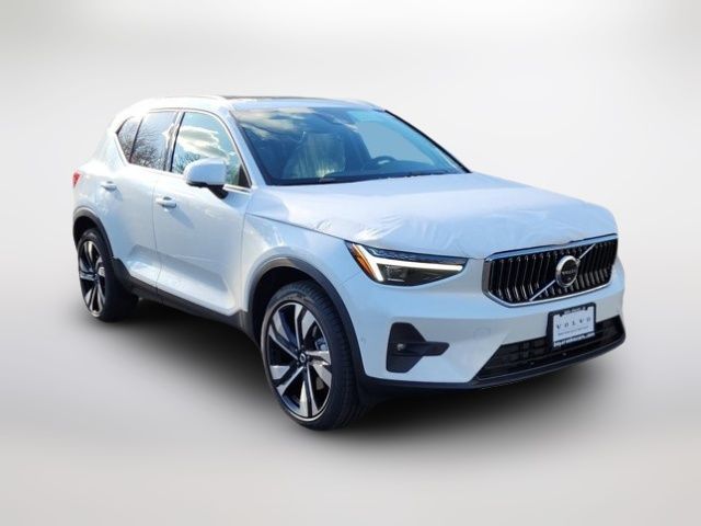 2025 Volvo XC40 Ultra Bright Theme