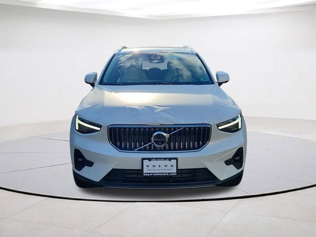 2025 Volvo XC40 Ultra Bright Theme