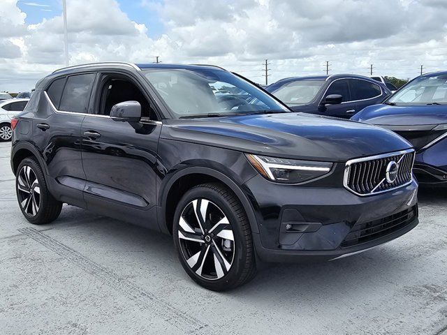 2025 Volvo XC40 Ultra Bright Theme