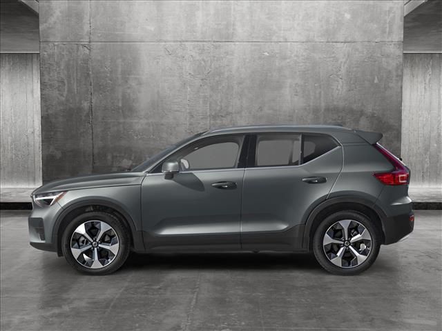 2025 Volvo XC40 Ultra Bright Theme