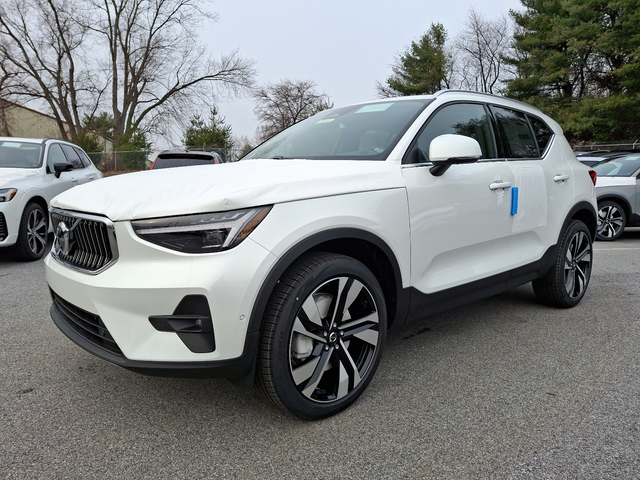 2025 Volvo XC40 Ultra Bright Theme