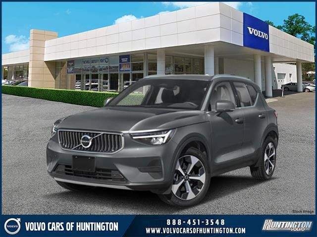 2025 Volvo XC40 Ultra Bright Theme