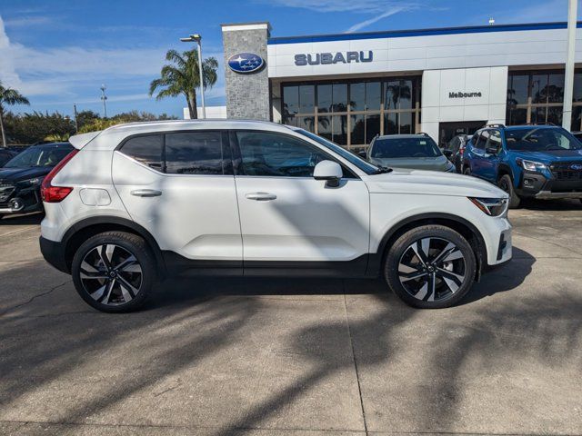 2025 Volvo XC40 Ultra Bright Theme