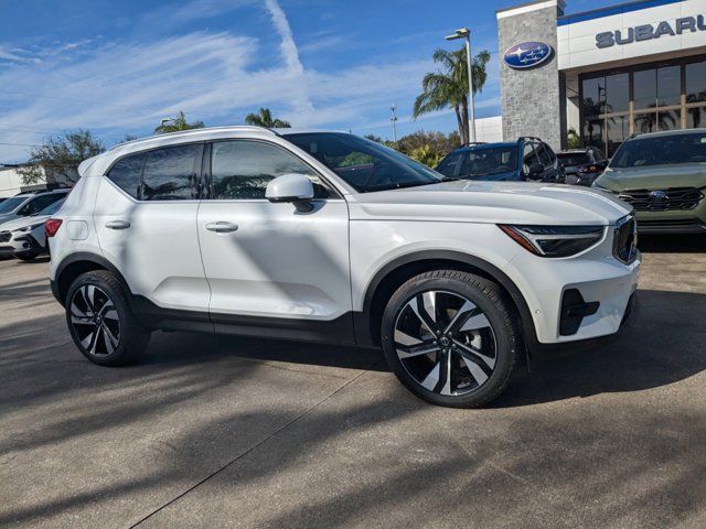 2025 Volvo XC40 Ultra Bright Theme