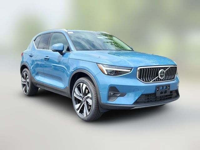 2025 Volvo XC40 Ultra Bright Theme
