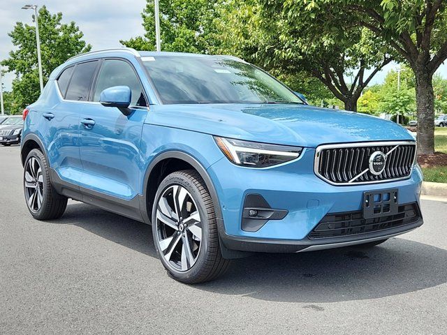 2025 Volvo XC40 Ultra Bright Theme