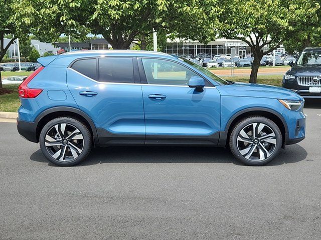 2025 Volvo XC40 Ultra Bright Theme