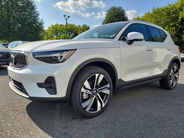 2025 Volvo XC40 Ultra Bright Theme