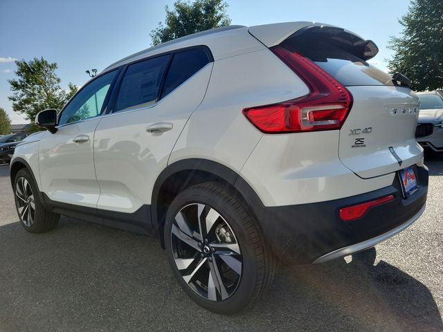 2025 Volvo XC40 Ultra Bright Theme