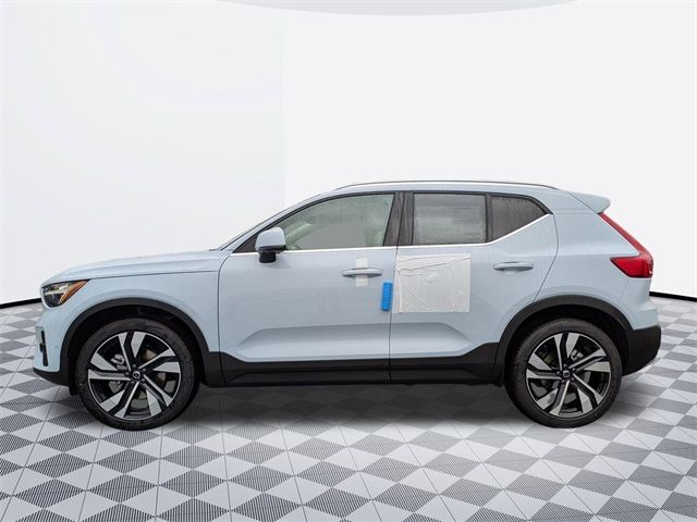 2025 Volvo XC40 Ultra Bright Theme