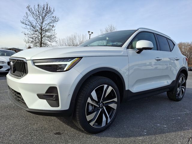 2025 Volvo XC40 Ultra Bright Theme