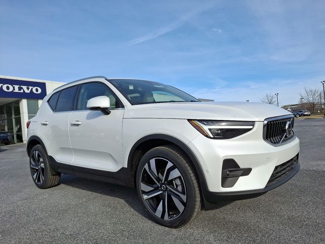 2025 Volvo XC40 Ultra Bright Theme