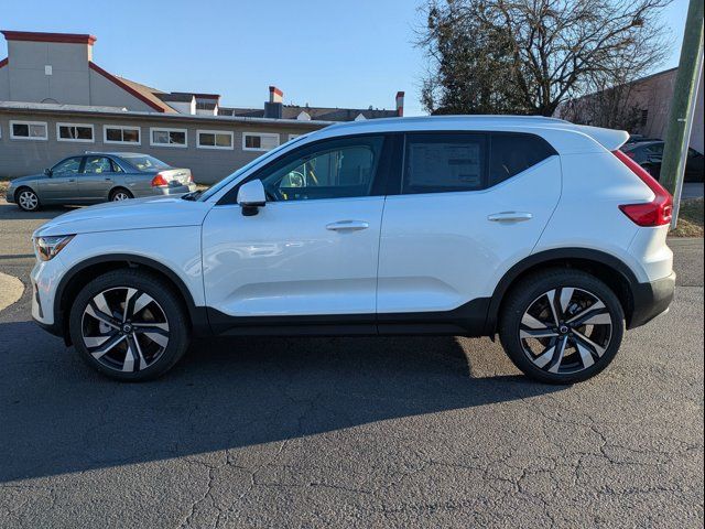 2025 Volvo XC40 Ultra Bright Theme