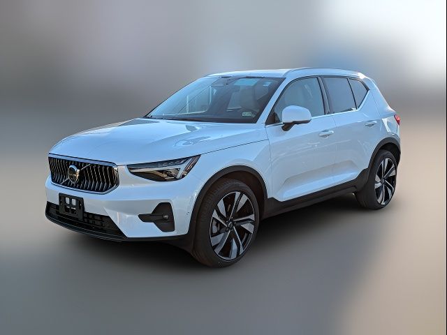 2025 Volvo XC40 Ultra Bright Theme