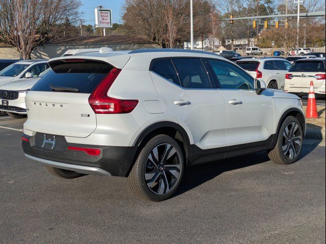 2025 Volvo XC40 Ultra Bright Theme